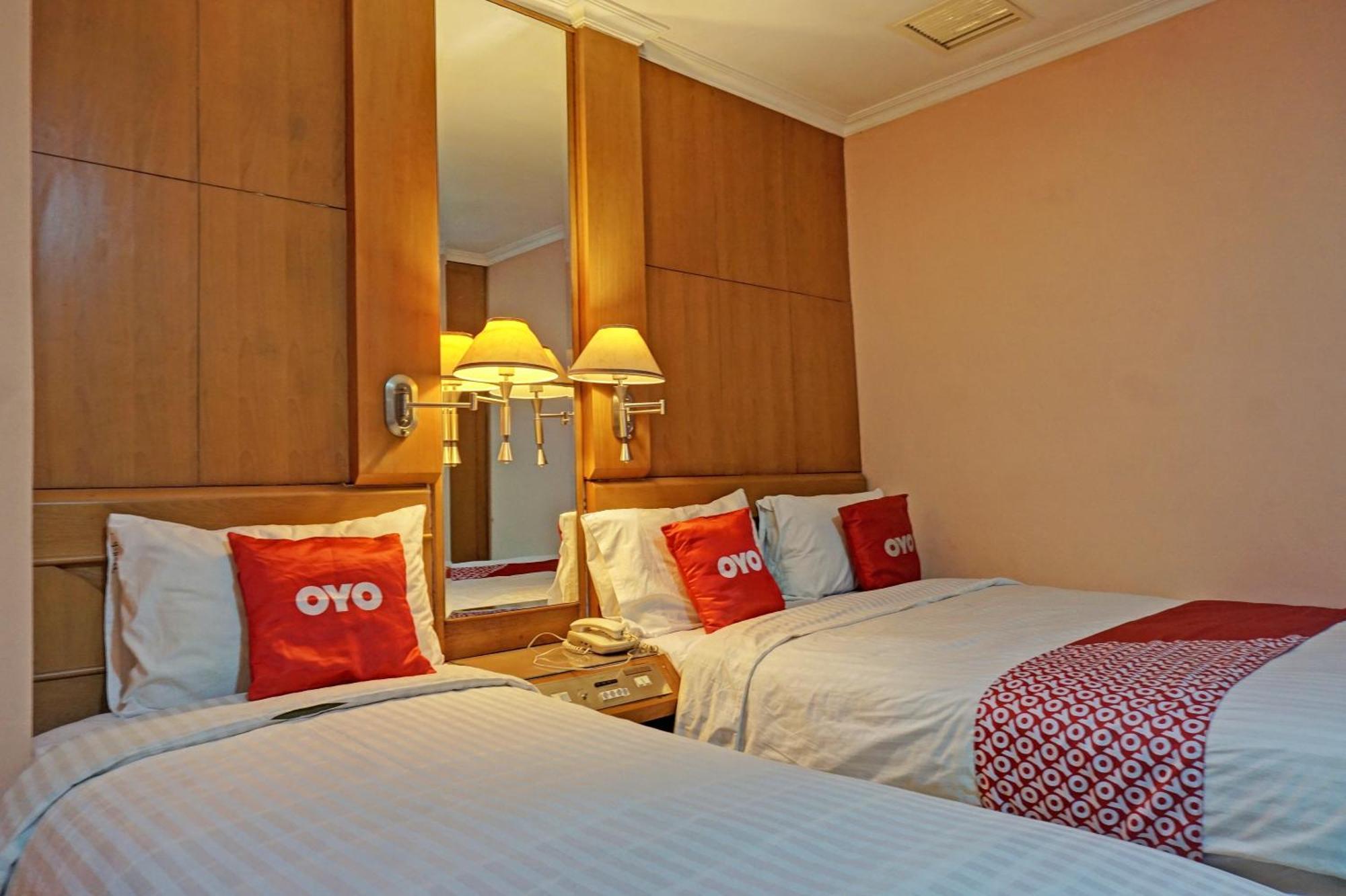 Oyo 671 Hotel Capitol Jacarta Exterior foto