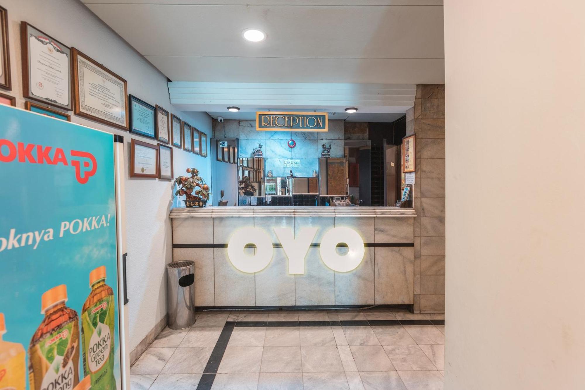 Oyo 671 Hotel Capitol Jacarta Exterior foto