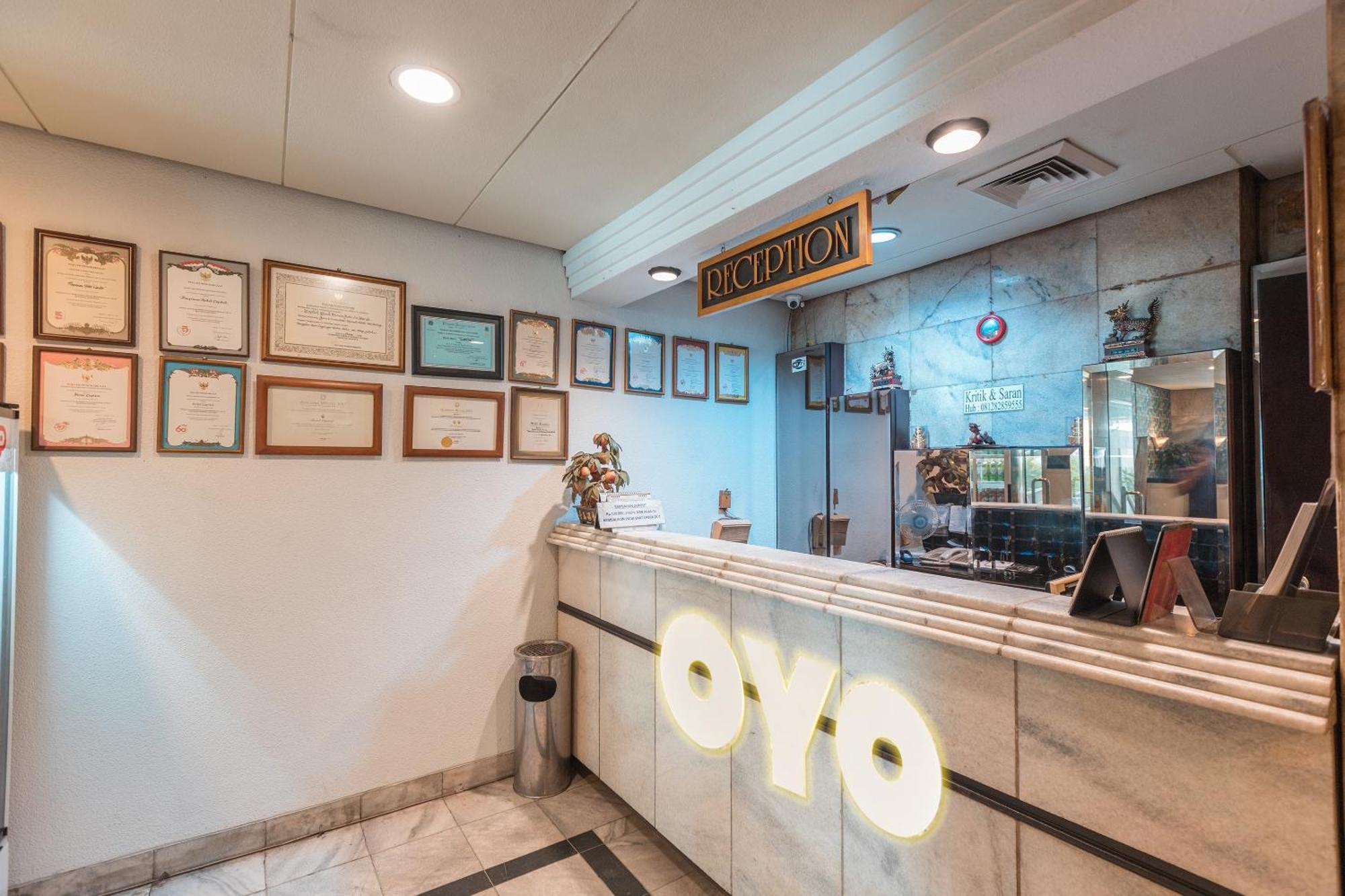 Oyo 671 Hotel Capitol Jacarta Exterior foto